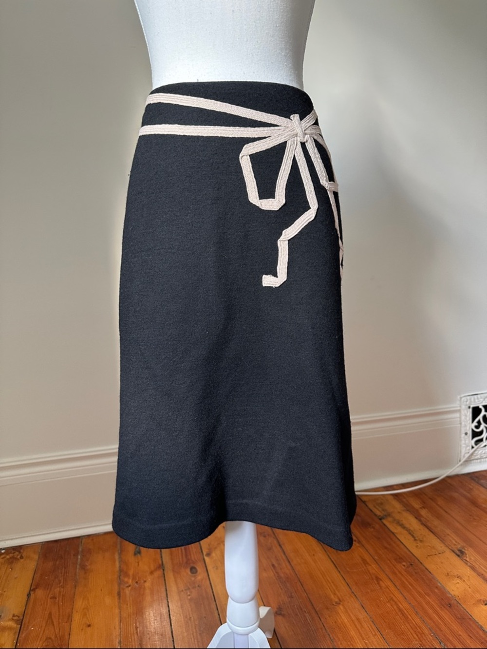 SANDRA ANGELOZZI Wool Blend Black Bow Decal Preppy Coquette Midi Skirt Sz 38